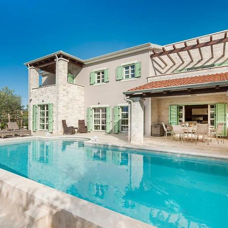 Design And Luxury Villa With Pool Kukci Exterior photo