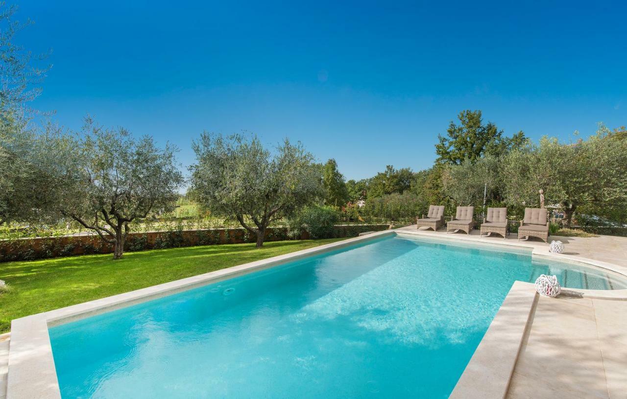 Design And Luxury Villa With Pool Kukci Exterior photo